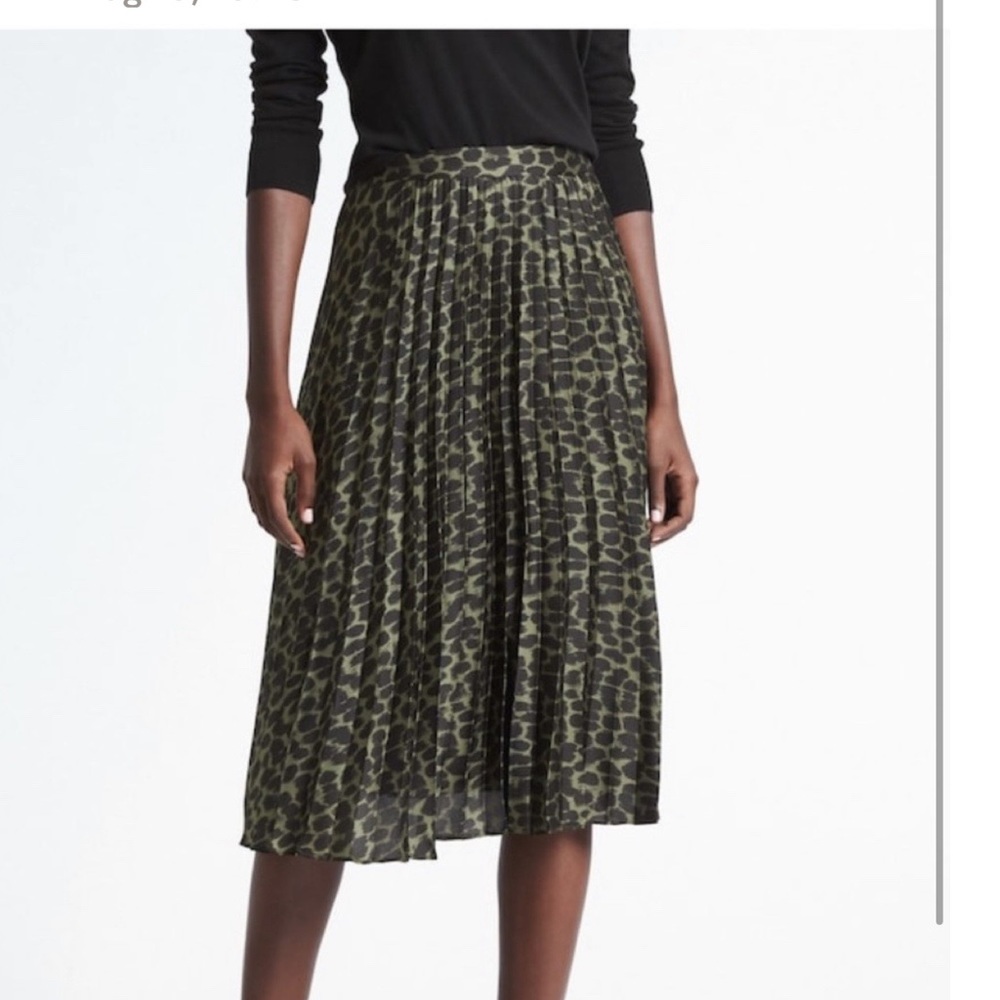 Banana Republic Pleated Cheetah Skirt